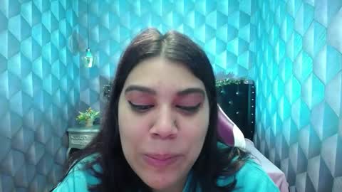 Snapshot of lindabreexlove chatting on January 7, 2025, 4:29 am online show from January 7, 2025, 4:29 am