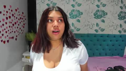 Snapshot of lindabreexlove chatting on January 22, 2025, 4:44 pm online show from January 22, 2025, 4:44 pm