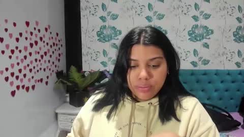 Snapshot of lindabreexlove chatting on January 27, 2025, 6:52 pm online show from January 27, 2025, 6:52 pm