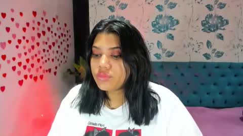 Snapshot of lindabreexlove chatting on February 2, 2025, 6:53 pm online show from February 2, 2025, 6:53 pm