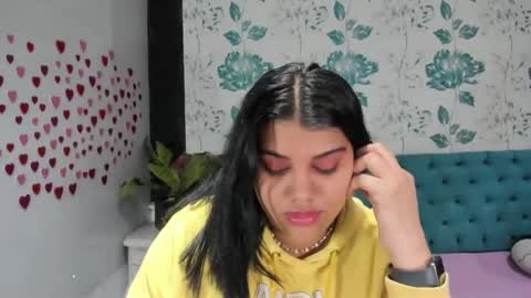 Snapshot of lindabreexlove chatting on February 4, 2025, 4:08 pm online show from February 4, 2025, 4:08 pm