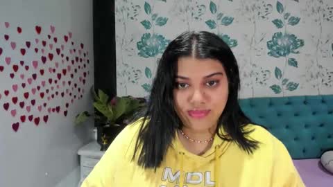 Snapshot of lindabreexlove chatting on February 4, 2025, 7:22 pm online show from February 4, 2025, 7:22 pm