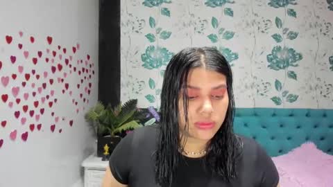 Snapshot of lindabreexlove chatting on March 3, 2025, 7:17 pm online show from March 3, 2025, 7:17 pm