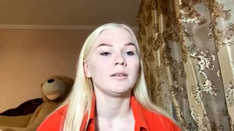 Snapshot of lindabreines chatting on November 24, 2025, 12:05 pm Luna online show from November 24, 2025, 12:05 pm