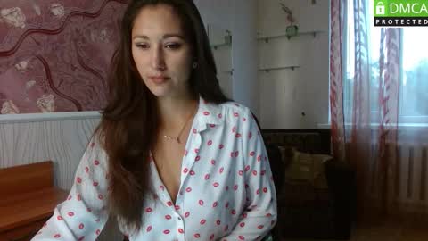 LindaErnestine online show from October 1, 2025, 7:14 am