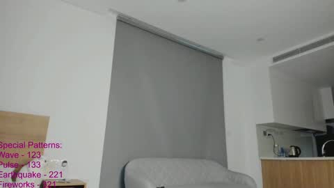 lindamei online show from December 11, 2024, 11:32 pm