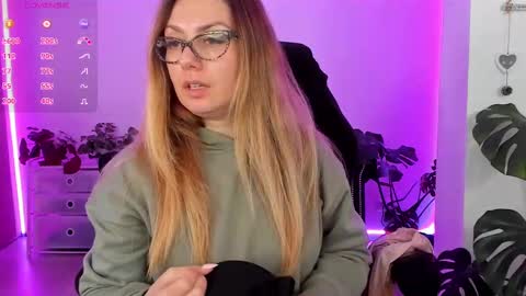 Linda  --  online show from February 10, 2025, 9:25 pm