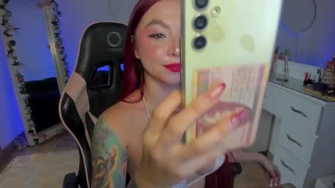 Snapshot of lindsay_khaleesi chatting on January 7, 2025, 4:50 am Lindsay    online show from January 7, 2025, 4:50 am
