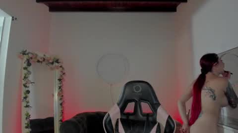 Snapshot of lindsay_khaleesi chatting on January 16, 2025, 2:51 am Lindsay    online show from January 16, 2025, 2:51 am