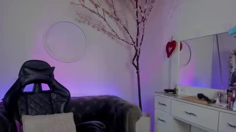 Snapshot of lindsay_khaleesi chatting on October 3, 2025, 9:12 pm Lindsay    online show from October 3, 2025, 9:12 pm