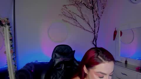 Snapshot of lindsay_khaleesi chatting on October 15, 2025, 5:51 am Lindsay    online show from October 15, 2025, 5:51 am