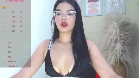 Snapshot of lindsay_sweet24 chatting on December 9, 2024, 6:23 am ana online show from December 9, 2024, 6:23 am