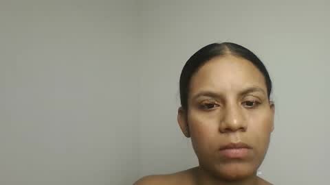 lineichun1708 online show from November 18, 2025, 7:07 pm