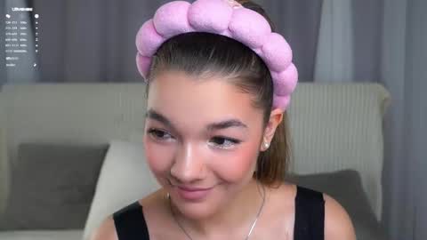 Snapshot of linettedennett chatting on October 23, 2025, 11:31 am Kate online show from October 23, 2025, 11:31 am