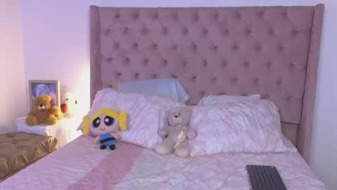 Snapshot of linoshka_1 chatting on October 16, 2025, 8:43 pm Luciana online show from October 16, 2025, 8:43 pm