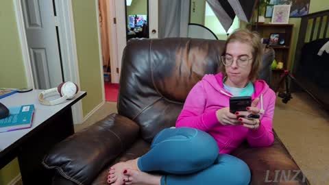 Linzy19 online show from January 8, 2025, 3:29 am