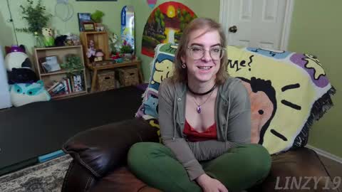 Linzy19 online show from February 13, 2025, 5:54 pm