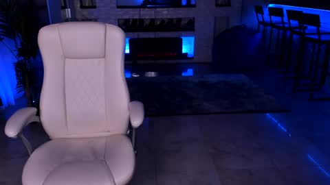 lisa_elfy online show from January 27, 2025, 4:43 pm