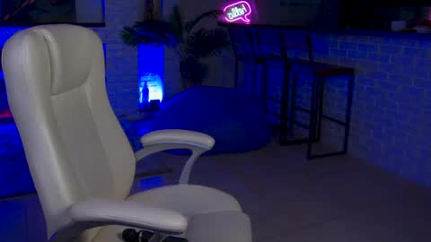 lisa_elfy online show from September 23, 2025, 3:26 pm