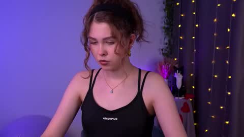  Lisa  online show from November 13, 2025, 8:30 pm