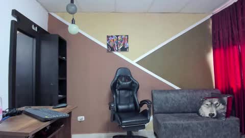 Snapshot of lisagray_1 chatting on October 17, 2025, 7:49 pm Lisa Gray Independent Model online show from October 17, 2025, 7:49 pm