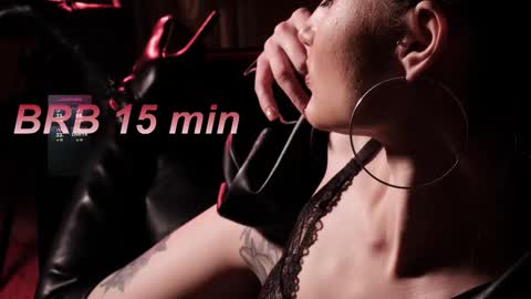 Snapshot of lisamooore chatting on November 5, 2025, 3:50 am Lisa Moore online show from November 5, 2025, 3:50 am