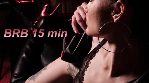 Snapshot of lisamooore chatting on November 11, 2025, 7:08 am Lisa Moore online show from November 11, 2025, 7:08 am