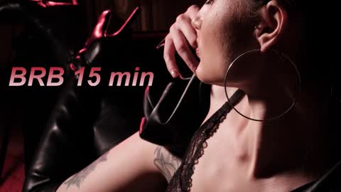 Snapshot of lisamooore chatting on November 29, 2025, 1:25 pm Lisa Moore online show from November 29, 2025, 1:25 pm