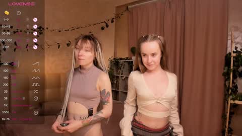 Snapshot of lisanelsona chatting on December 2, 2024, 6:20 am Hello our names are Kate and Alice this is our first day here. online show from December 2, 2024, 6:20 am