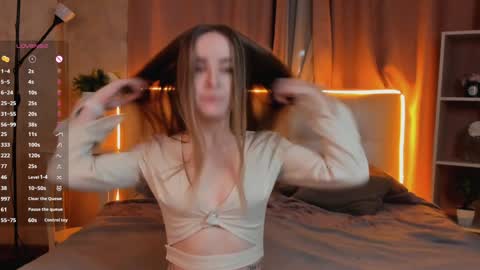 Snapshot of lisanelsona chatting on December 30, 2024, 1:37 am Hello our names are Kate and Alice this is our first day here. online show from December 30, 2024, 1:37 am