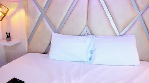 LISA online show from November 21, 2025, 7:34 pm