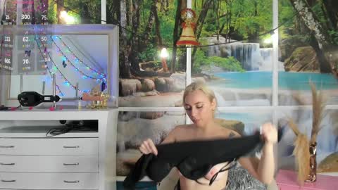 Snapshot of lissa_brown_ chatting on December 12, 2024, 2:26 am Lissa online show from December 12, 2024, 2:26 am