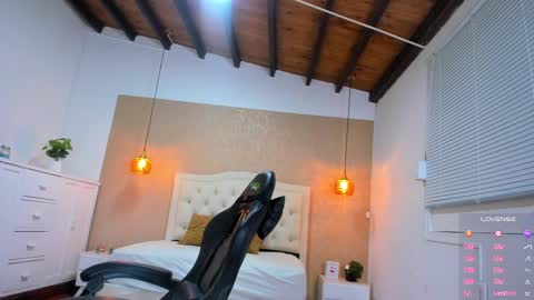 L I S S A  online show from February 13, 2025, 1:40 am