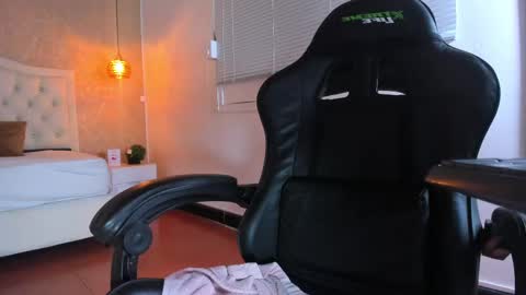 L I S S A  online show from February 13, 2025, 10:55 am