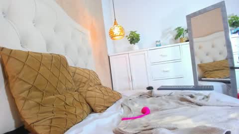 L I S S A  online show from February 19, 2025, 6:55 am