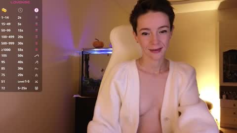 Snapshot of litllle_alis_a chatting on October 10, 2025, 8:08 pm Alisa online show from October 10, 2025, 8:08 pm