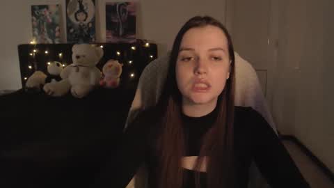 Snapshot of little__flowers chatting on October 27, 2025, 9:57 am little__flowers online show from October 27, 2025, 9:57 am