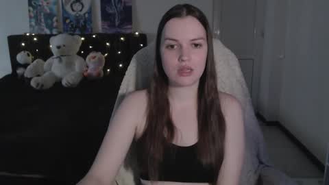 Snapshot of little__flowers chatting on November 25, 2025, 9:42 am little__flowers online show from November 25, 2025, 9:42 am