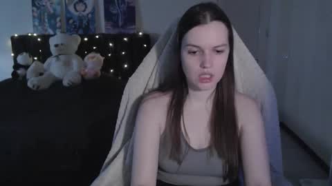 Snapshot of little__flowers chatting on December 5, 2025, 9:51 am little__flowers online show from December 5, 2025, 9:51 am