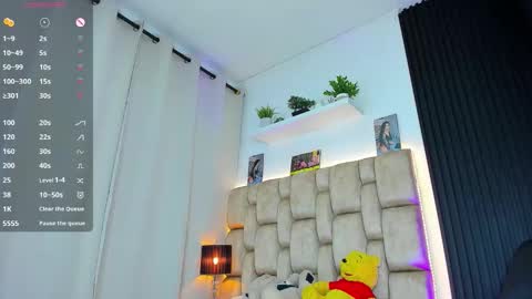 Sophie ---- connected from 1400 to 2100 Colombia time online show from November 24, 2025, 8:41 pm