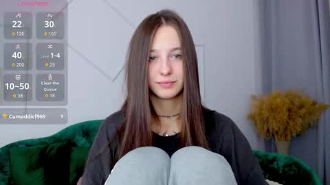 Snapshot of little_cherry___ chatting on September 20, 2025, 6:36 am Lana online show from September 20, 2025, 6:36 am