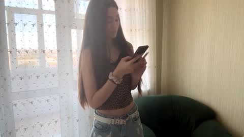 Viiola online show from October 10, 2025, 4:44 am