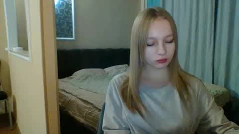 Snapshot of little_mariaa chatting on November 16, 2025, 3:39 pm Maria online show from November 16, 2025, 3:39 pm