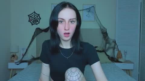 little_mollee online show from November 3, 2025, 9:16 pm
