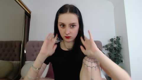 little_mollee online show from December 2, 2025, 10:27 pm