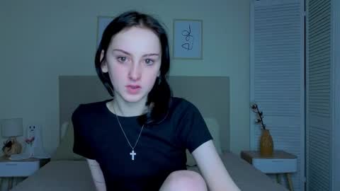 little_mollee online show from December 15, 2025, 4:39 am