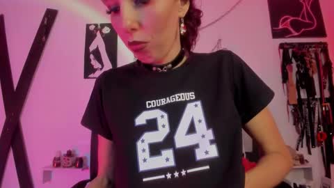 Little Nauughty2 online show from November 12, 2025, 2:17 pm