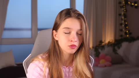 Kiki online show from September 16, 2025, 3:46 pm