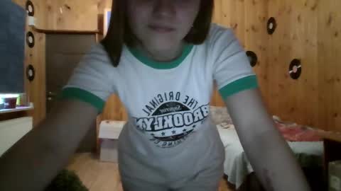 little_shygirl_ online show from September 9, 2025, 4:17 pm