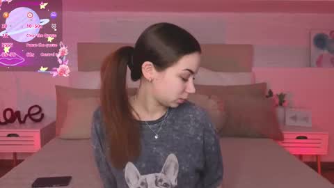 little_siin online show from December 17, 2025, 7:47 am